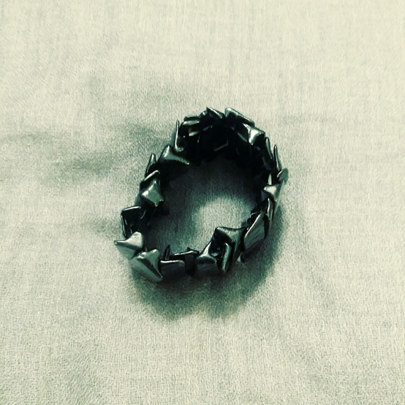 Edgy black bracelet - Picture 3 of 3